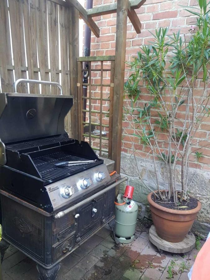 Aeltestes Haus In Quentel - Ferienwohnung 1 Mit Kleinem Garten Hessisch Lichtenau Bagian luar foto