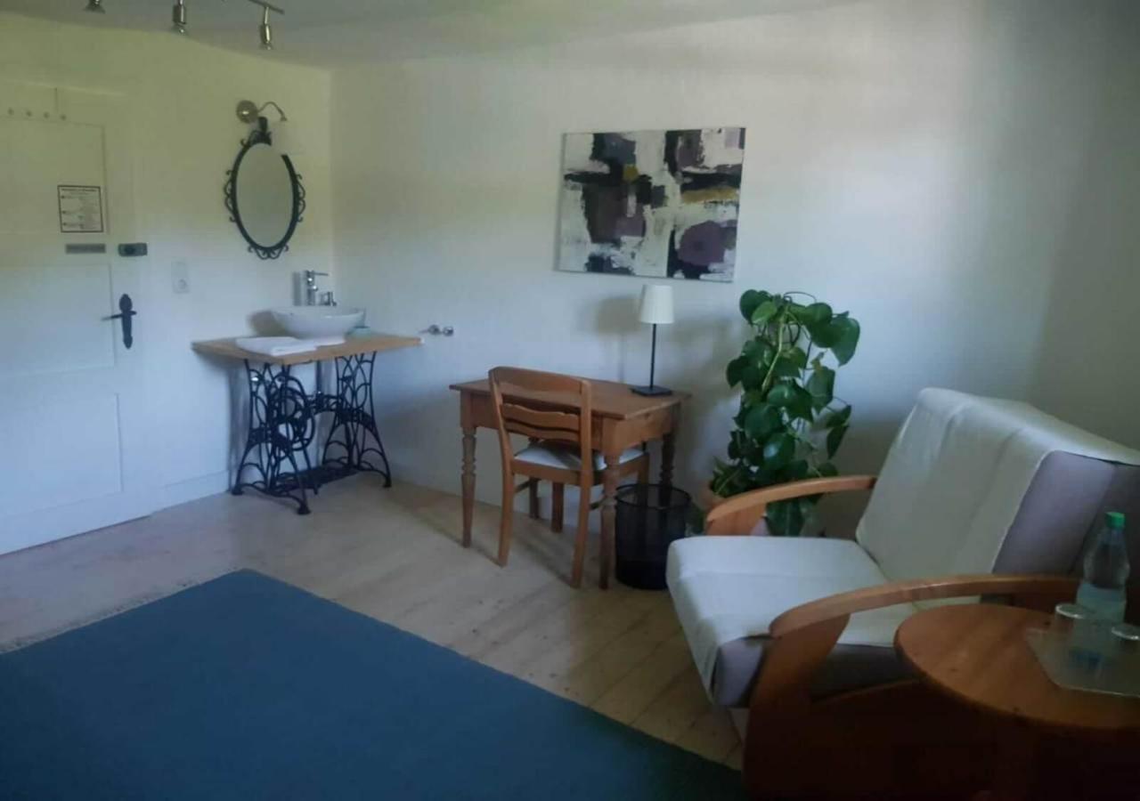 Aeltestes Haus In Quentel - Ferienwohnung 1 Mit Kleinem Garten Hessisch Lichtenau Bagian luar foto